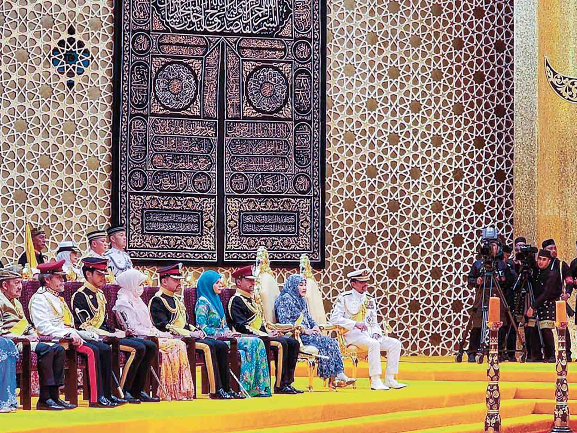 Các thành viên Hoàng gia Brunei tại đám cưới Hoàng tử Mateen. (Ảnh: TGCC)