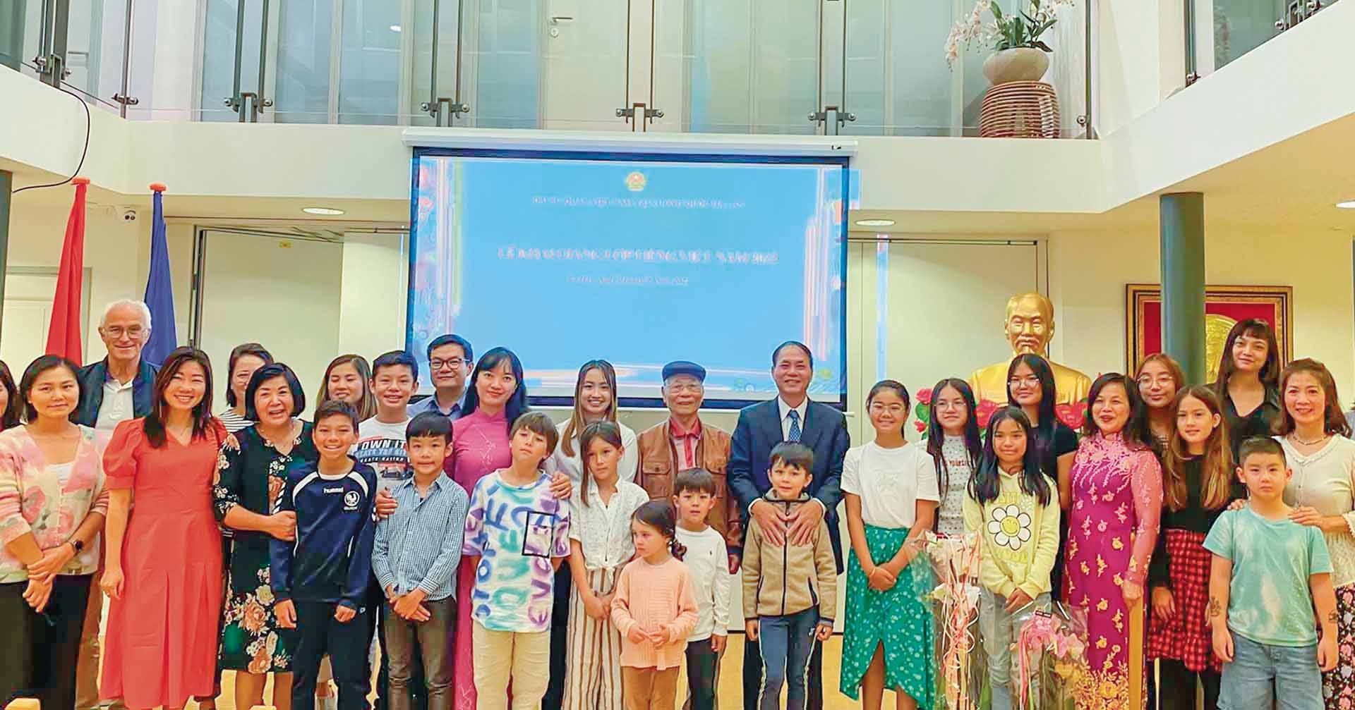  Đại sứ quán Việt Nam tại Hà Lan tổ chức lễ khai giảng lớp tiếng Việt dành cho con em kiều bào tại trụ sở Đại sứ quán, ngày 9/9/2022. 