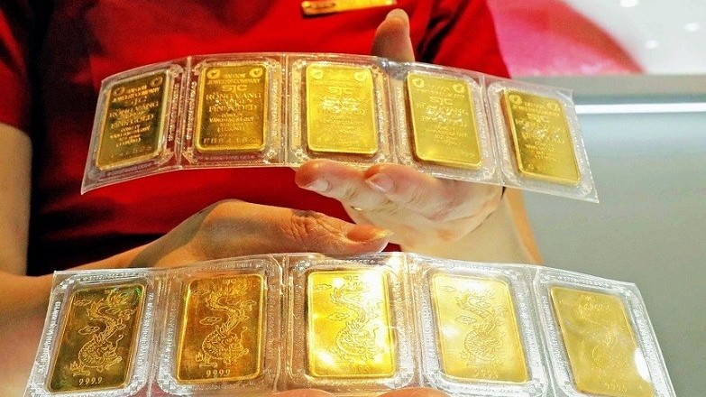 Giá vàng hôm nay 6/3/2024: Giá vàng nhẫn 'rượt đuổi' theo vàng miếng, diễn biến lạ của thị trường trong nước, thế giới vượt 2.100 USD và còn tăng?