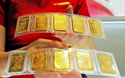 Giá vàng chạm đáy, đứng im, người dân có nên mua vàng lúc này?