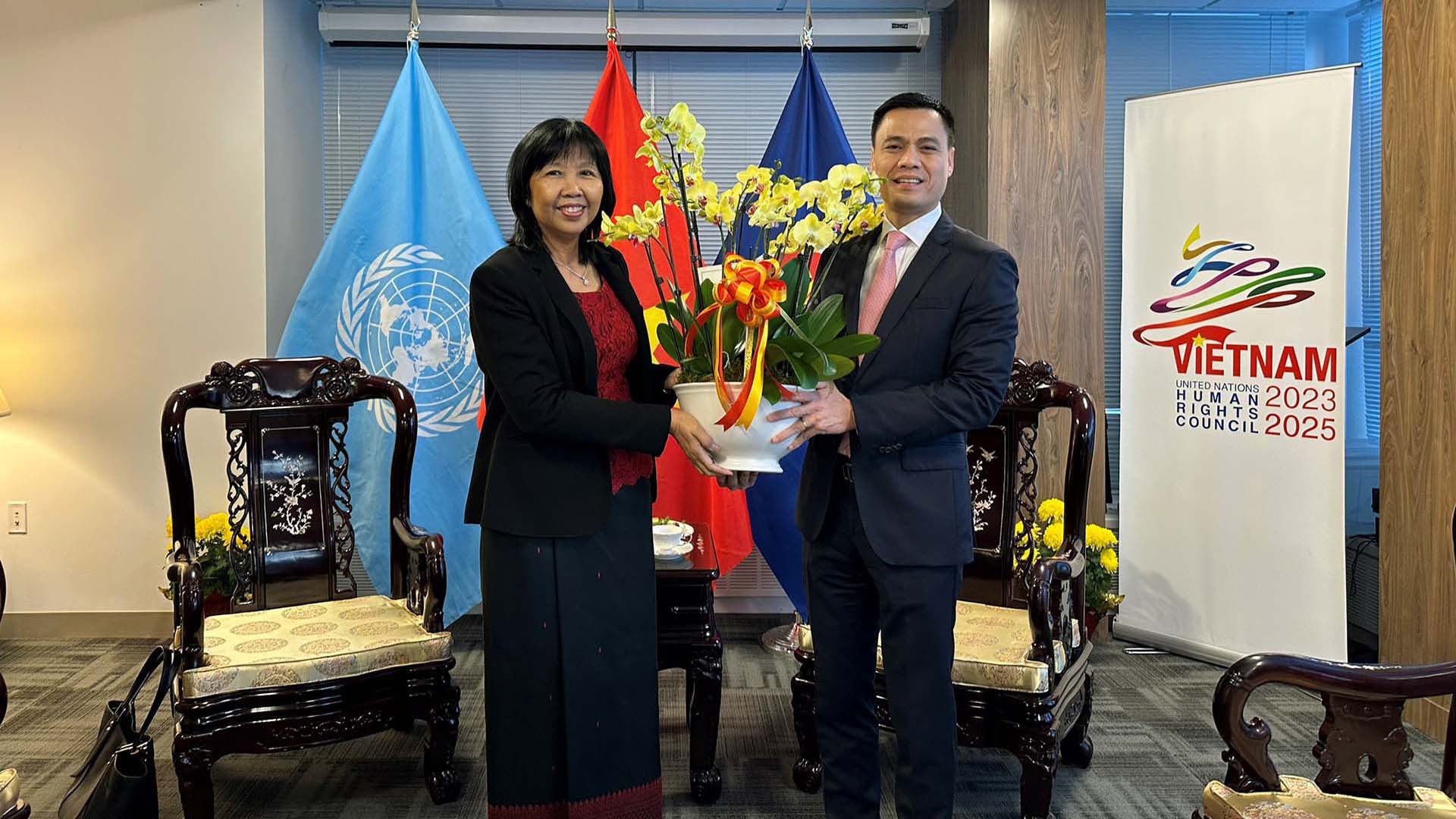 Đại sứ Đặng Hoàng Giang và Đại sứ Campuchia Sophea Eat.