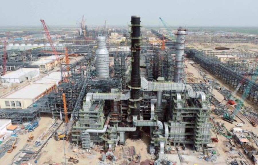 Dự án nhà máy lọc dầu Barmer của Hindustan Petroleum, có công suất 9 triệu tấn/năm, đang được triển khai ở bang Rajasthan. Indian Chemical News