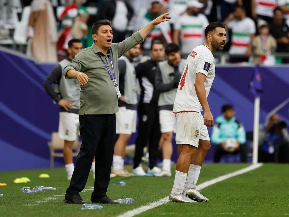 Asian Cup 2023: HLV Iran Amir Ghalehnoei thể hiện quyết tâm trước trận bán kết với Qatar