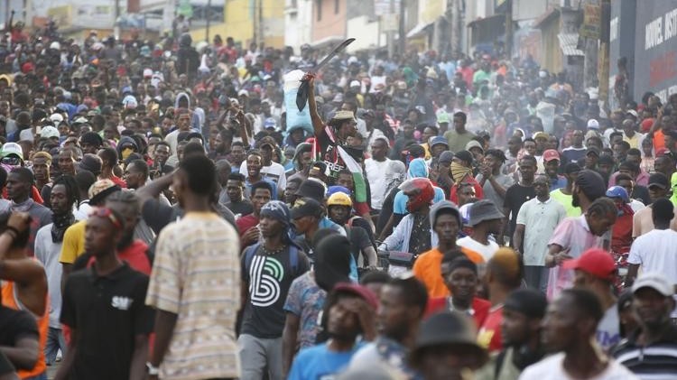Bất ổn leo thang, hàng nghìn người Haiti biểu tình yêu cầu Thủ tướng Henry ra đi vô điều kiện