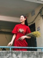 Hoa hậu Bảo Ngọc duyên dáng trong tà áo dài đón Xuân