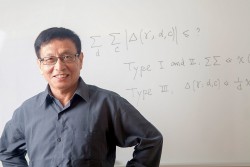 Giáo sư Toán học người Trung Quốc từ chối về nước, ở Mỹ làm bồi bàn 7 năm
