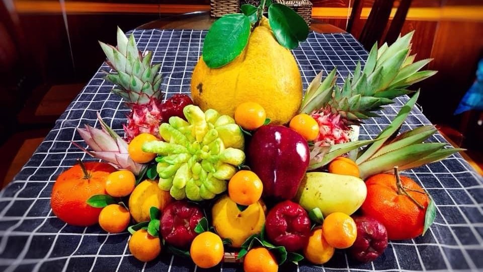 Arranging five-fruit tray during Lunar New Year celebration - a Vietnamese tradition