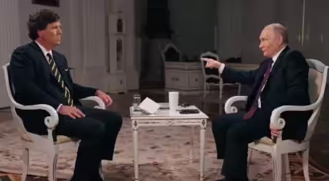 Tổng thống Nga Vladimir Putin trả lời phỏng vấn nhà báo Mỹ Tucker Carlson. (Nguồn: Wion)