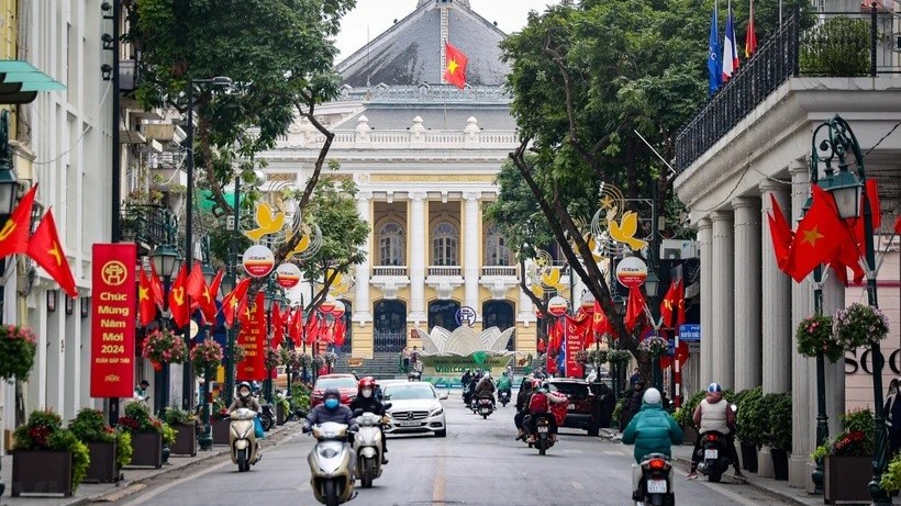 Hình ảnh đường phố Hà Nội vắng vẻ, tĩnh lặng ngày 30 Tết Giáp Thìn 2024