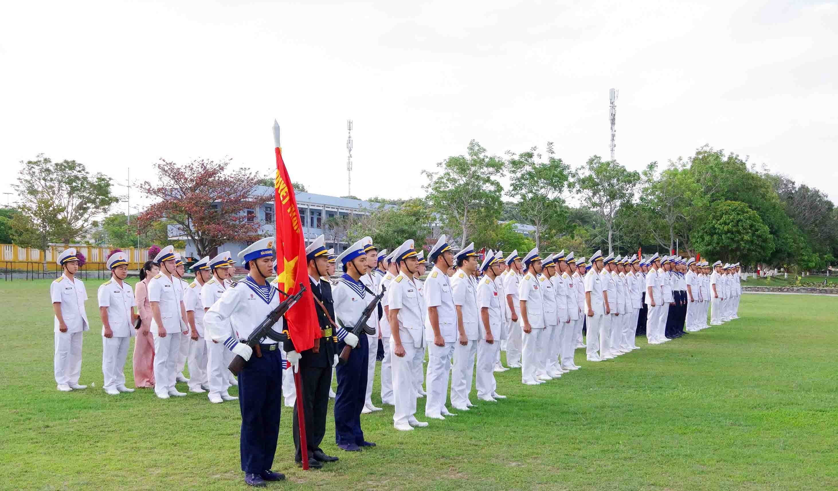 Với khí thế thi đua sôi nổi “Mừng mừng Đảng, mừng Xuân Giáp Thìn 2024”, cùng với thực hiện nhiệm vụ trực sẵn sàng chiến đấu, cán bộ, chiến sĩ Lữ đoàn 146, Vùng 4 Hải quân đã tổ chức tốt nhiều hoạt động vui chơi, giải trí sôi nổi, mang ý nghĩa thiết thực cho cán bộ, chiến sĩ tại các đảo và tại đơn vị. 