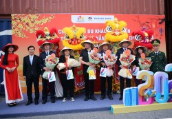 Ngày mùng 1 Tết, Đà Nẵng tưng bừng chào đón du khách trong và ngoài nước