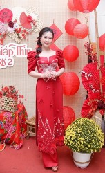 Hoa hậu Phan Kim Oanh rạng ngời trong sắc Xuân Giáp Thìn 2024