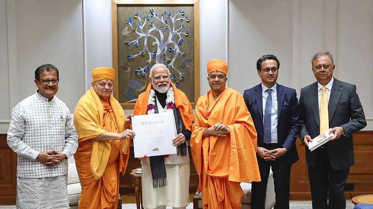Thủ tướng Ấn Độ Narendra Modi nhận lời mời khánh thành ngôi đều BAPS Hindu Mandir ở Abu Dhabi, tại New Delhi ngày 28/12/2023. (Nguồn: PTI)