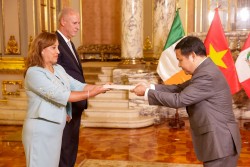 Đại sứ Bùi Văn Nghị trình Thư ủy nhiệm lên Tổng thống Peru