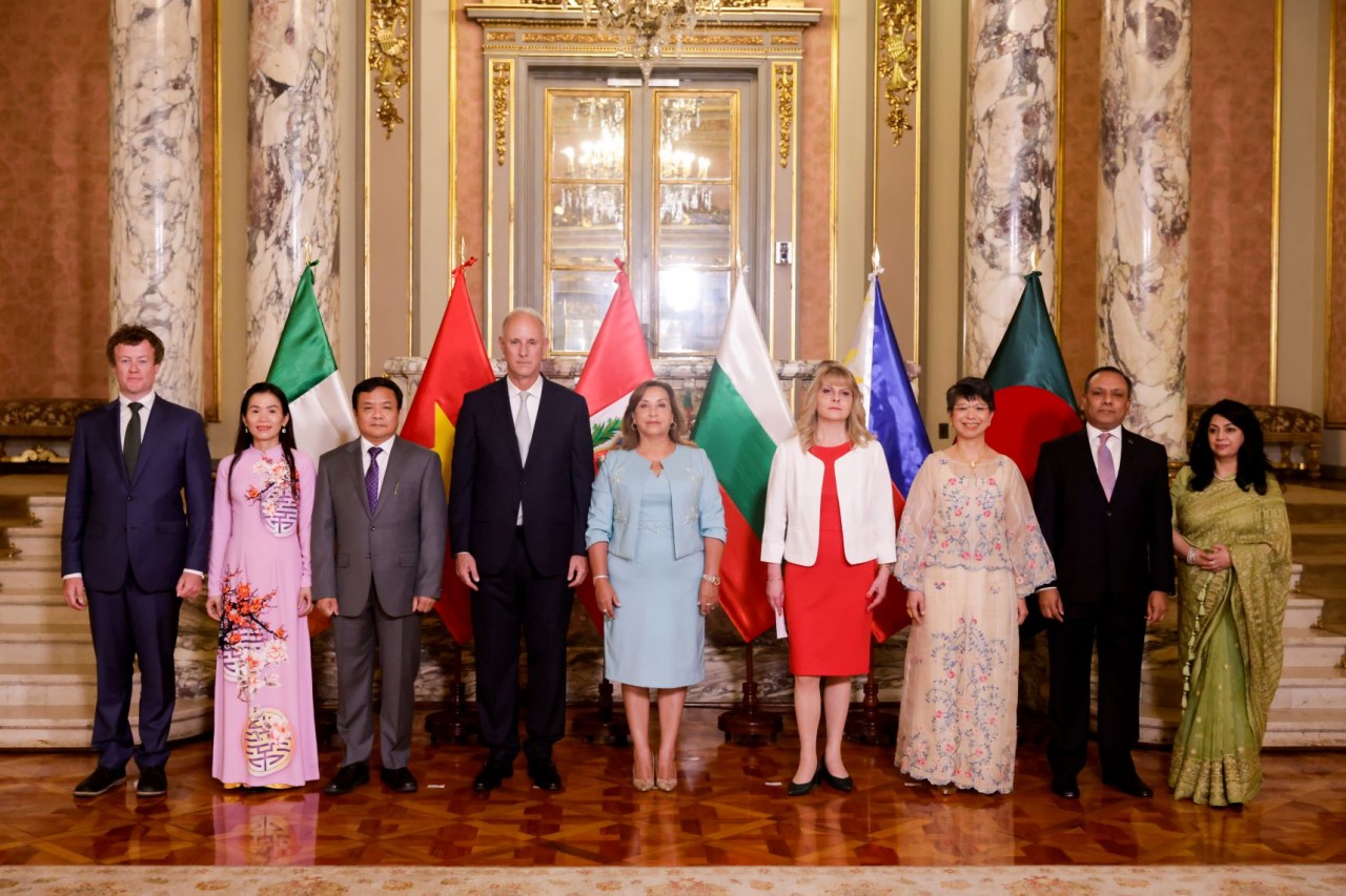Đại sứ Bùi Văn Nghị trình Thư uỷ nhiệm lên Tổng thống Peru