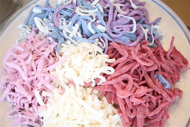 Candied coconut ribbons - An indispensable snack on Tet holiday Candied coconut ribbons - An indispensable snack on Tet holiday