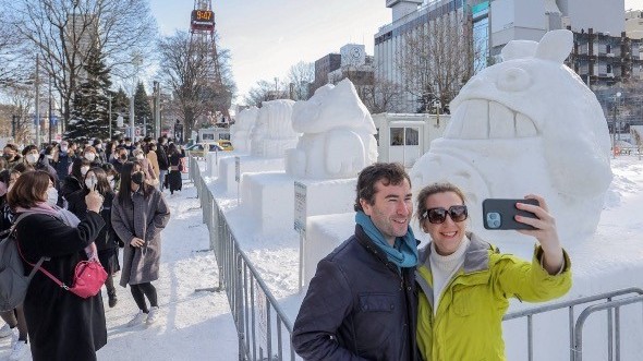 190 tác phẩm điêu khắc bằng băng tuyết hút khách ở Lễ hội Sapporo, Nhật Bản