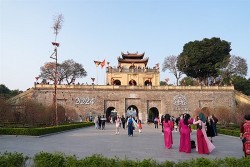 Hoàng thành Thăng Long thu hút du khách vào đầu Xuân Giáp Thìn