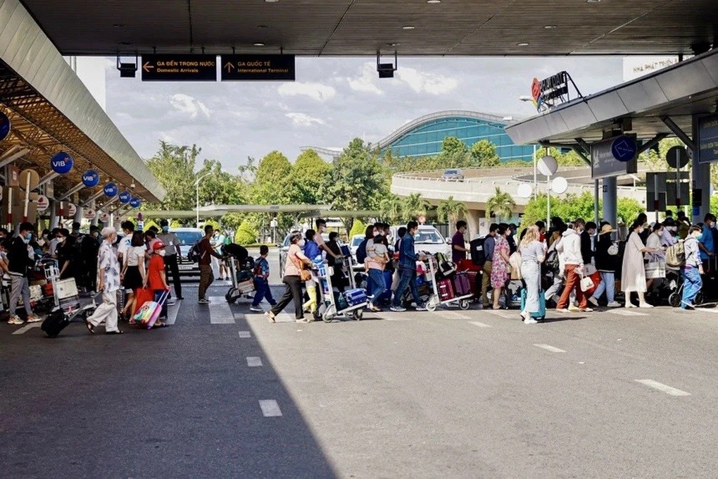 Sân bay Tân Sơn Nhất đón lượng khách lớn dịp Tết Nguyên đán Giáp Thìn 2024