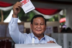 Bầu cử Indonesia: Đội mưa đi bầu tổng thống, cử tri kỳ vọng những gì vào chính phủ mới?