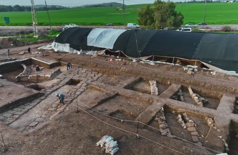 Israel phát hiện di tích kiến trúc căn cứ quân đoàn La Mã 1.800 năm tuổi