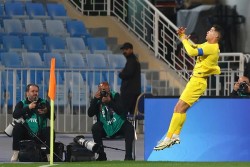Sau khi ghi bàn vào lưới vào lưới Al Feiha, Cristiano Ronaldo lập kỳ tích trong làng bóng đá thế giới
