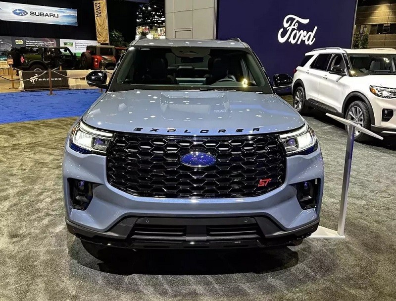 Cận cảnh Ford Explorer 2025 vừa ra mắt tại Mỹ, giá từ 41.220 USD