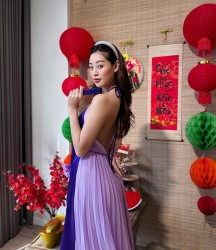 Hoa hậu Khánh Vân đẹp rạng rỡ ngày đầu năm