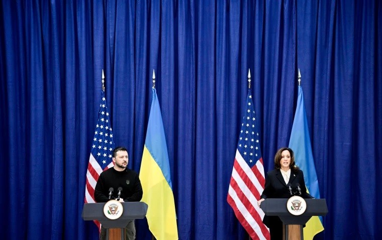 Mỹ tuyên bố sẽ ở bên Ukraine 'bao lâu cũng được', Kiev đã nói gì với Bắc Kinh? AP