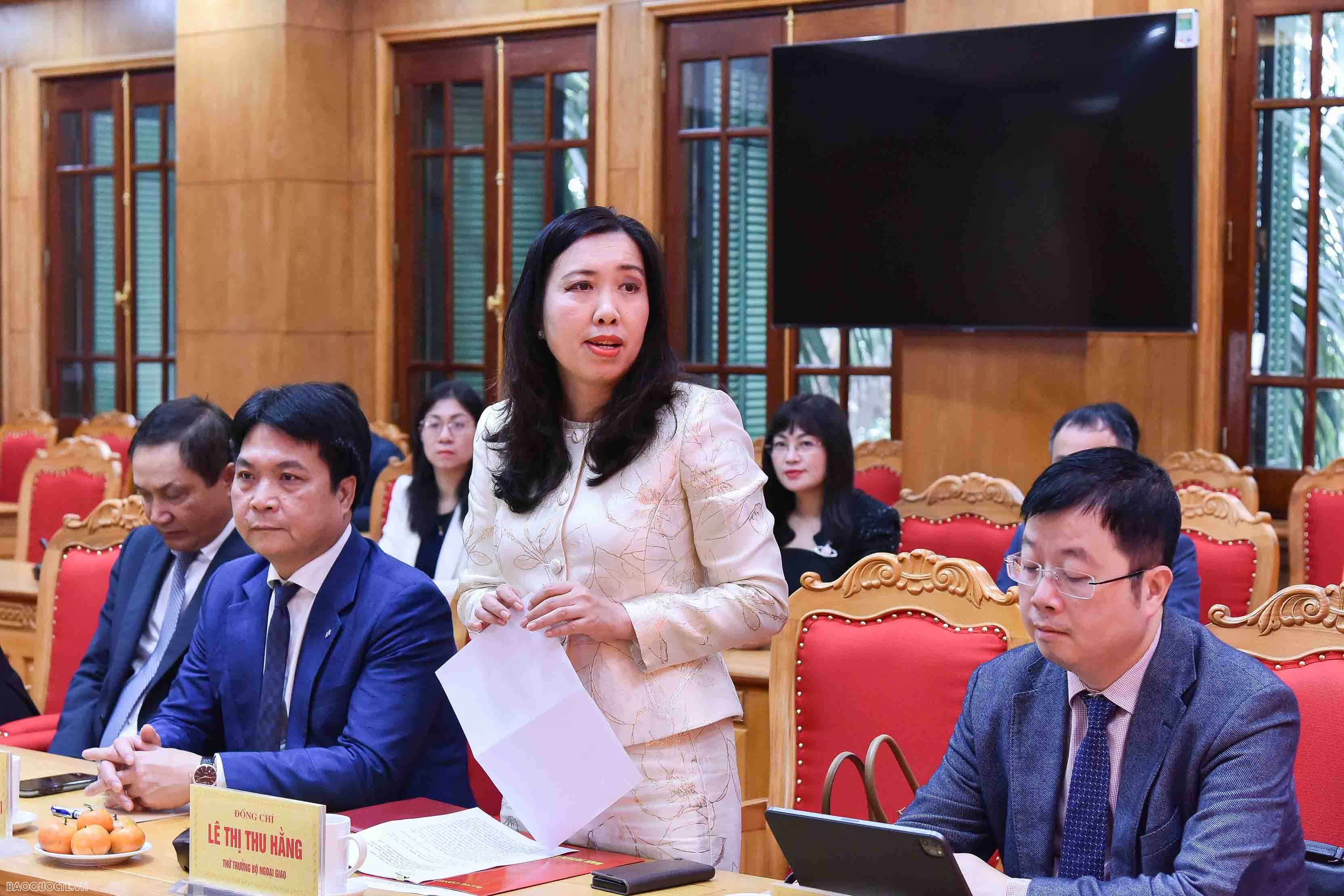 Trưởng Ban tuyên giáo trung ương gặp mặt trưởng các cơ quan đại diện Việt Nam ở nước ngoài