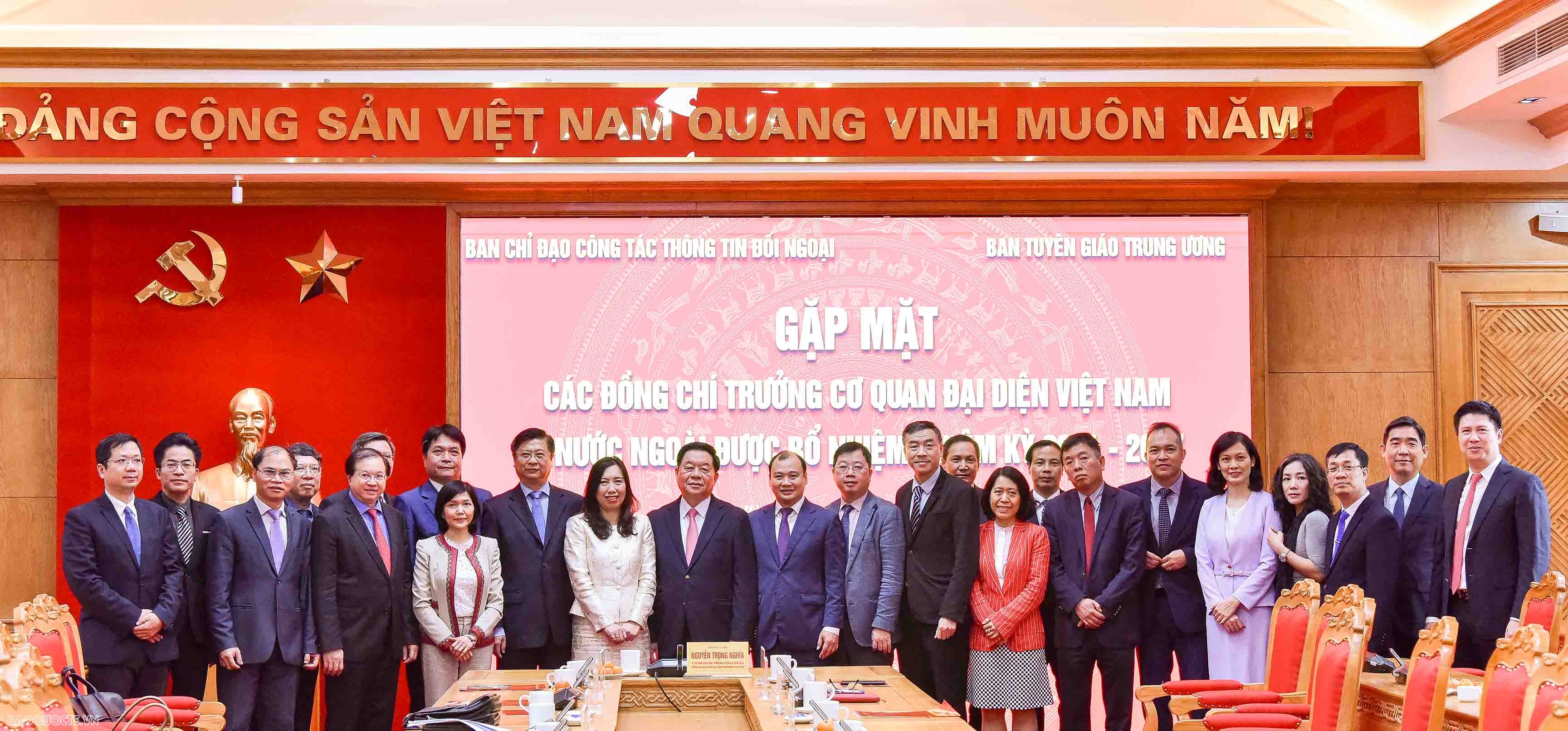 Trưởng Ban tuyên giáo trung ương gặp mặt trưởng các cơ quan đại diện Việt Nam ở nước ngoài