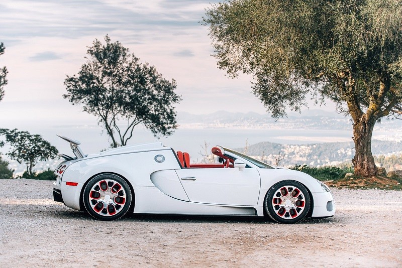 Cận cảnh siêu xe Bugatti Veyron phiên bản Rồng độc nhất thế giới, giá hơn 1,7 triệu USD
