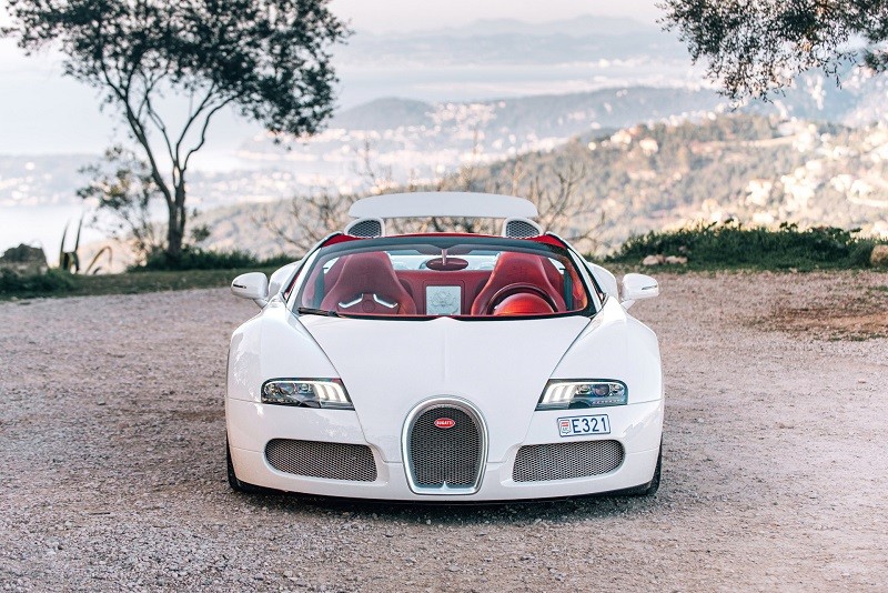 Cận cảnh siêu xe Bugatti Veyron phiên bản Rồng độc nhất thế giới, giá hơn 1,7 triệu USD