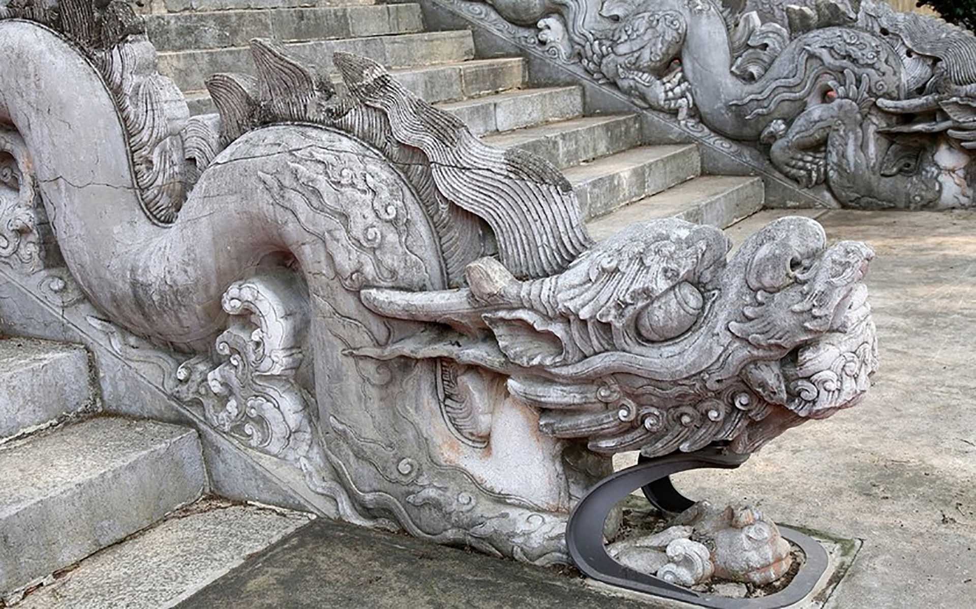 Rồng đá trong điện Kính Thiên là một di sản kiến trúc nghệ thuật tuyệt tác, tiêu biểu cho nghệ thuật điêu khắc thời Lê sơ. (Nguồn: hoangthanhthanglong.vn)
