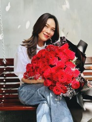 Sao Việt: Mỹ Tâm đọ sắc cùng hoa, Trấn Thành đăng ảnh tình tứ bên bà xã