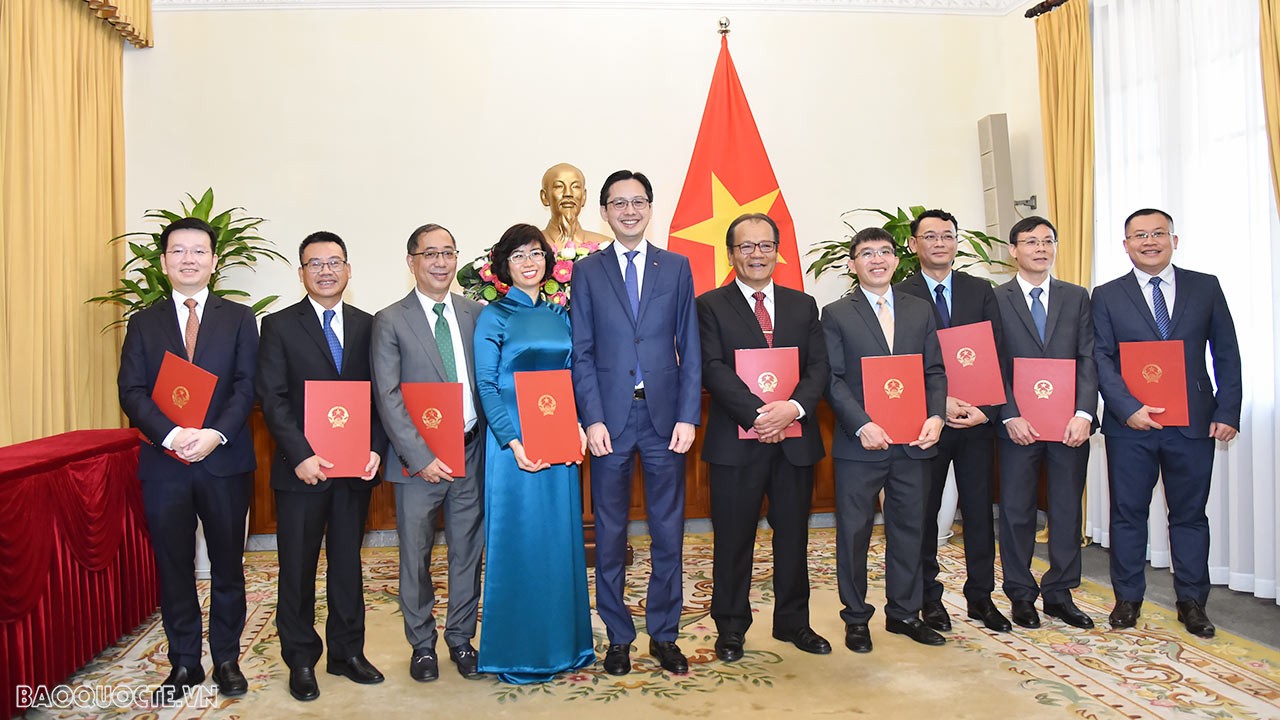 Thứ trưởng Ngoại giao Đỗ Hùng Việt trao quyết định điều động cán bộ cấp Vụ đầu Xuân 2024