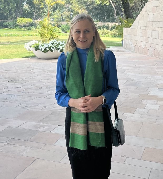 Trong bức ảnh đăng trên mạng X, Ngoại trưởng Elina Valtonen cho biết, bà “đến New Delhi để tham dự Đối thoại Raisina”, thảo luận về địa chính trị, tác động của cuộc xung đột Nga-Ukraine và quan hệ song phương sâu sắc giữa Phần Lan và Ấn Độ.