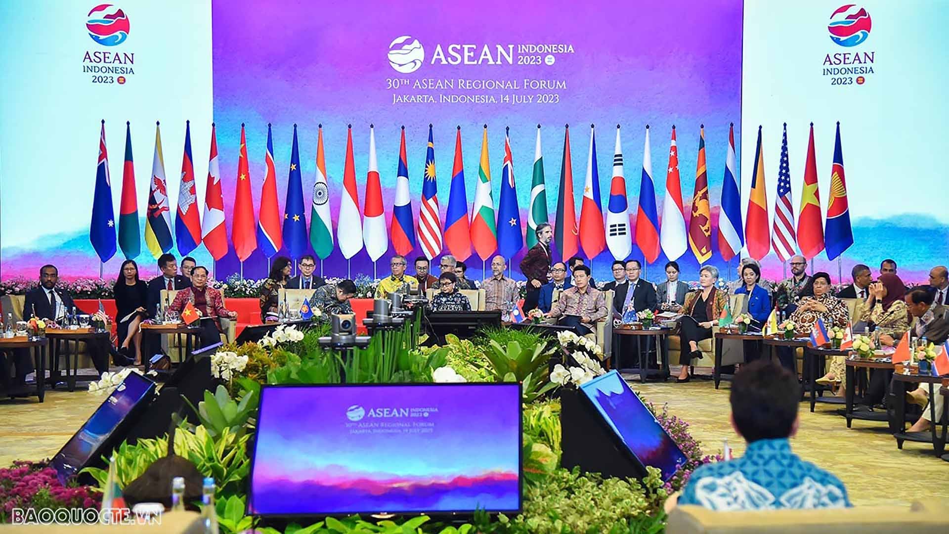 Bộ trưởng Ngoại giao Bùi Thanh Sơn cùng Ngoại trưởng các nước ASEAN và các nước Đối tác đối thoại  tham dự Diễn đàn khu vực ASEAN lần thứ 30, tại Jakarta, tháng 7/2023. (Ảnh: Tuấn Anh)