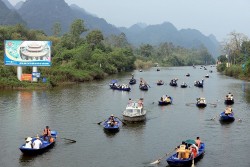Tăng cường các biện pháp đảm bảo an toàn giao thông đường thủy trong dịp Lễ hội Chùa Hương