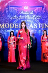 Chiêm ngưỡng vẻ đẹp áo dài trong chương trình 'Hương sắc áo dài Việt'