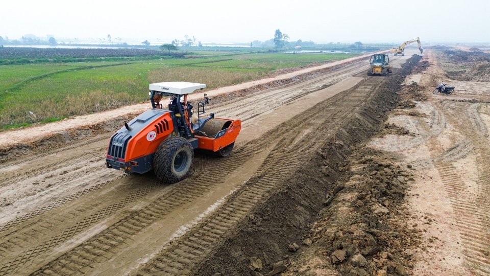 Nhiều dự án giao thông trọng điểm tại Hà Nội đang được tích cực triển khai thi công. Ảnh: Phạm Hùng