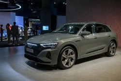 Xe điện Audi Q8 e-tron 2024 ra mắt tại Việt Nam vào tháng 5/2024, giá khoảng 3,8 tỷ đồng