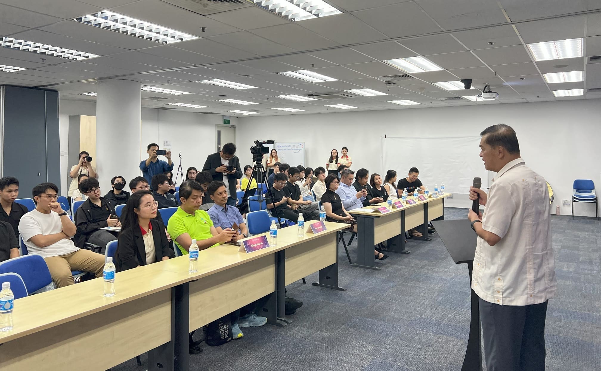 Sinh viên Việt Nam tại Singapore nắm bắt cơ hội nghề nghiệp trong tương lai