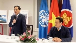 Bộ trưởng Bùi Thanh Sơn gặp gỡ cán bộ, nhân viên Phái đoàn đại diện thường trực Việt Nam ở Geneva