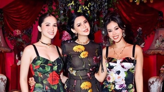 Doanh nhân Thủy Tiên diện váy hoa hàng hiệu, rạng rỡ bên con gái Tiên Nguyễn