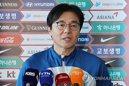 Ông Hwang Sun Hong là HLV tạm quyền đội tuyển Hàn Quốc
