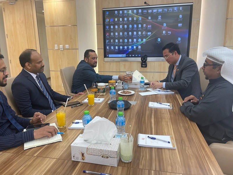 Đại sứ Việt Nam tại Kuwait gặp Tổng giám đốc chuỗi siêu thị Lulu, đẩy mạnh xúc tiến thương mại
