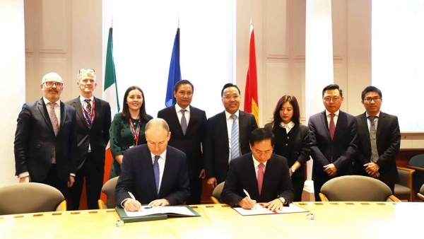 Vietnam, Ireland Foreign Ministers hold talks forging cooperation in various spheres