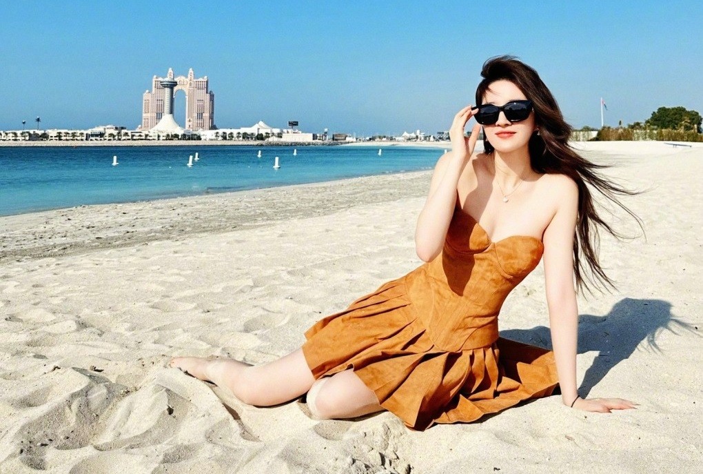 Lưu Diệc Phi chụp ảnh tại UAE. (Nguồn: Instagram) Lưu Diệc Phi chụp ảnh tại UAE. (Nguồn: Instagram)