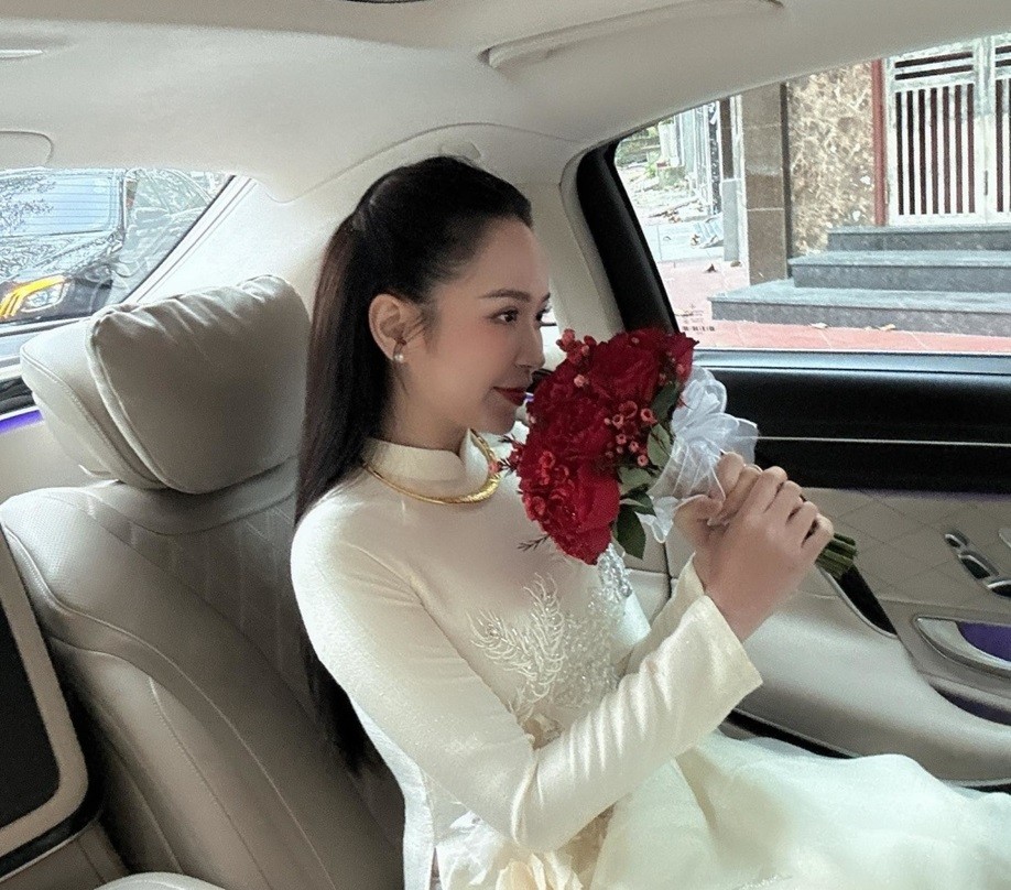Diễn viên Kim Oanh lên xe hoa